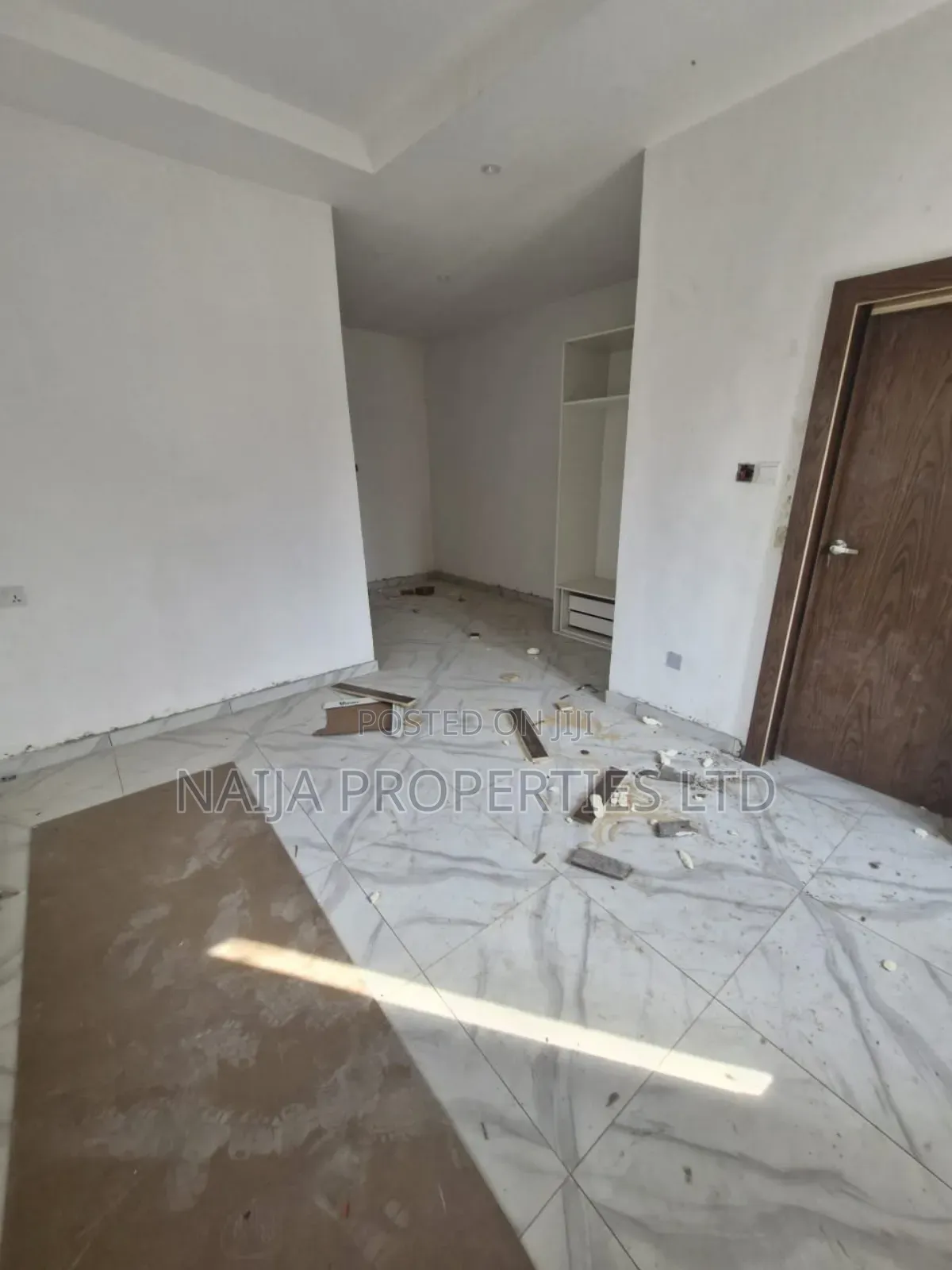 3bdrm Penthouse in Ikota Villa, Lekki for sale