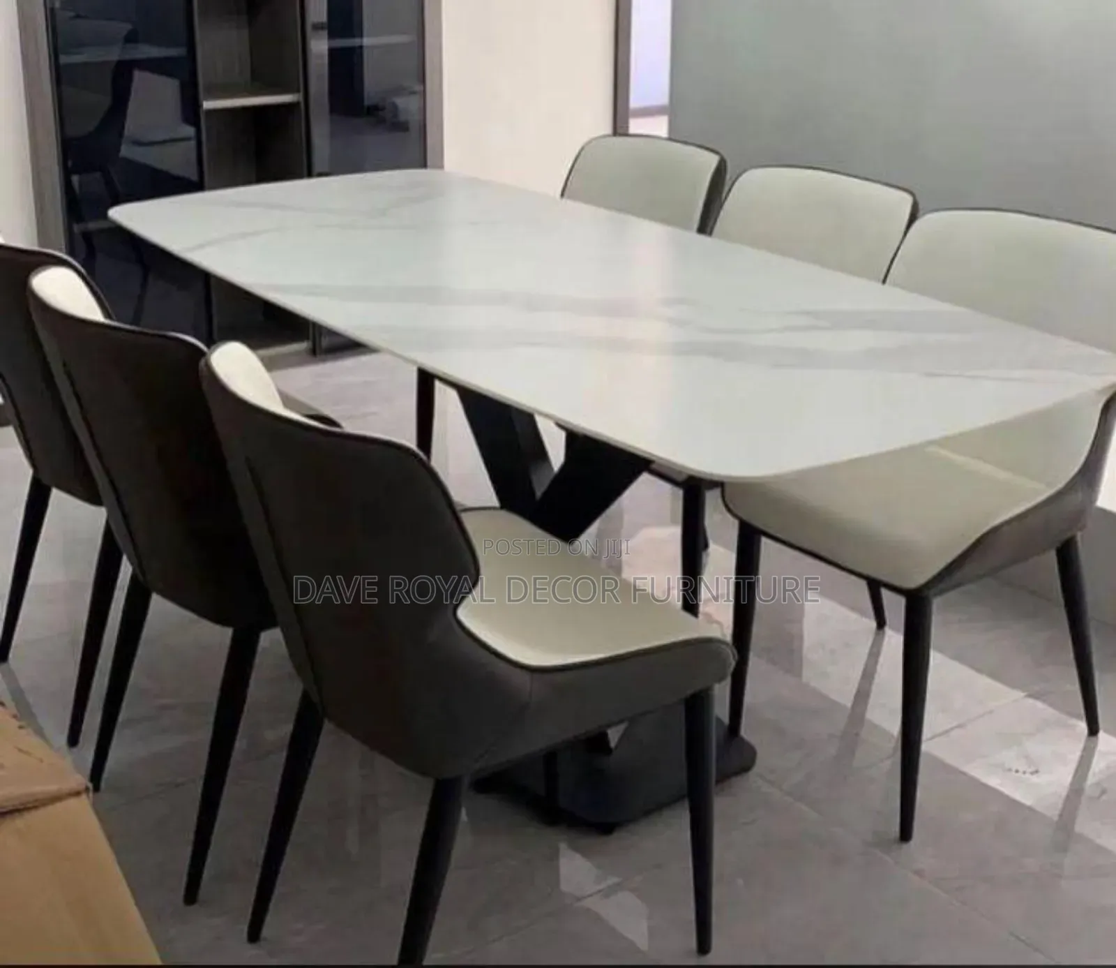 Unique Design Dinning Table By 6 Seaters