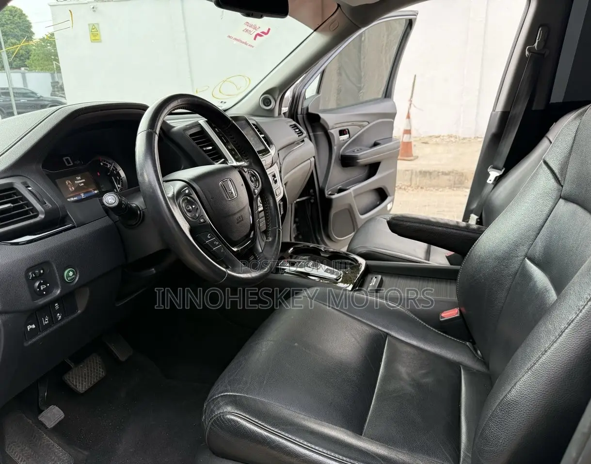 Honda Pilot Touring 4dr SUV 4WD (3.5L 6cyl 9A) 2016 Gray