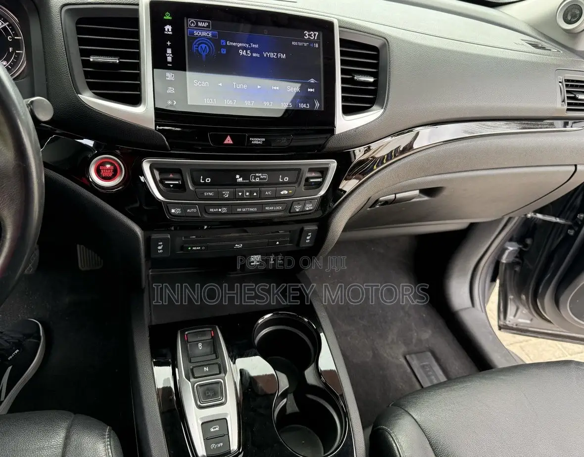 Honda Pilot Touring 4dr SUV 4WD (3.5L 6cyl 9A) 2016 Gray