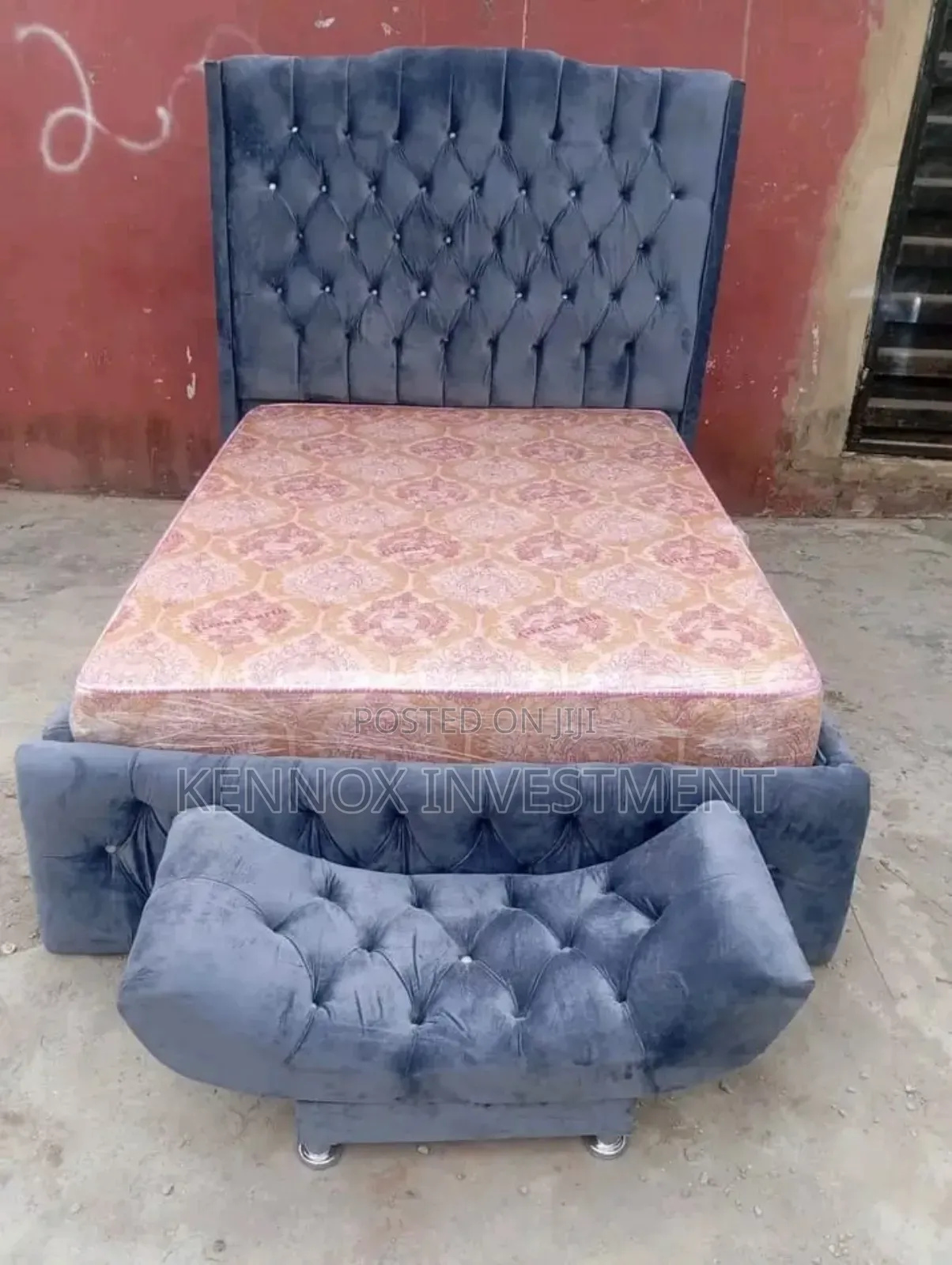 Best Standard 4.5 by 6 Gray Bedframe and Ottoman