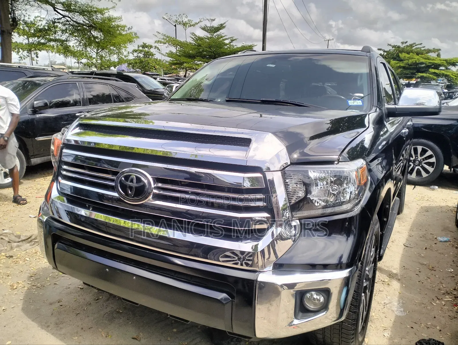 Toyota Sequoia Platinum 4dr SUV 4WD (5.7L 8cyl 6A) 2016 Black