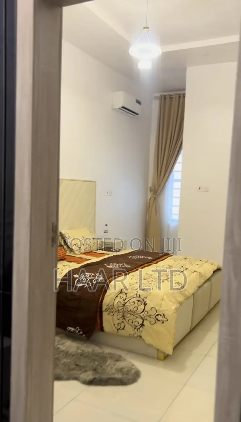 Weekly Room Per Week With 24hrs Light,Wi-Fi and Pool