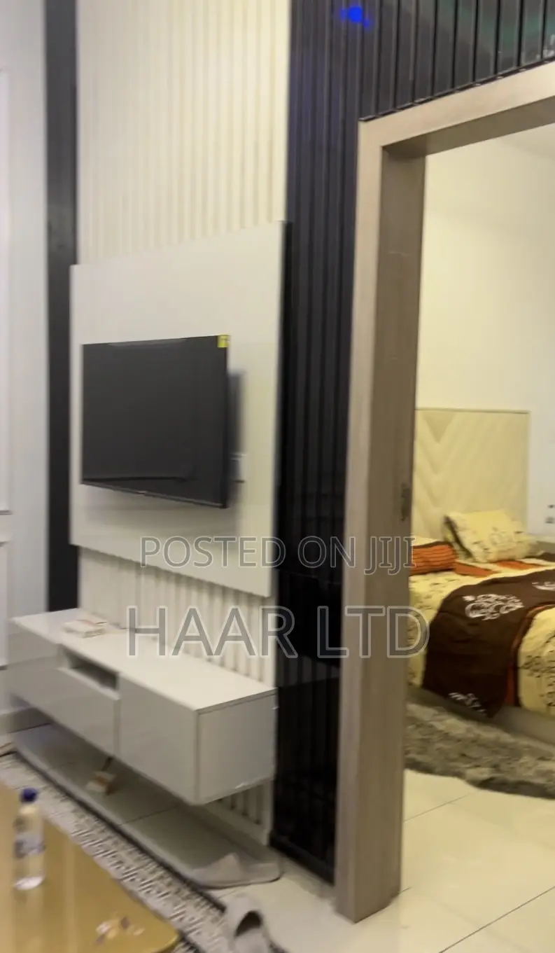 Weekly Room Per Week With 24hrs Light,Wi-Fi and Pool