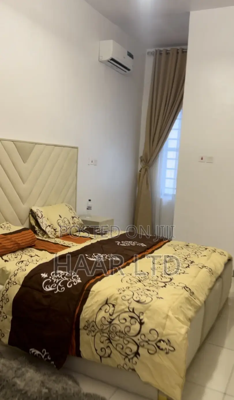 Weekly Room Per Week With 24hrs Light,Wi-Fi and Pool