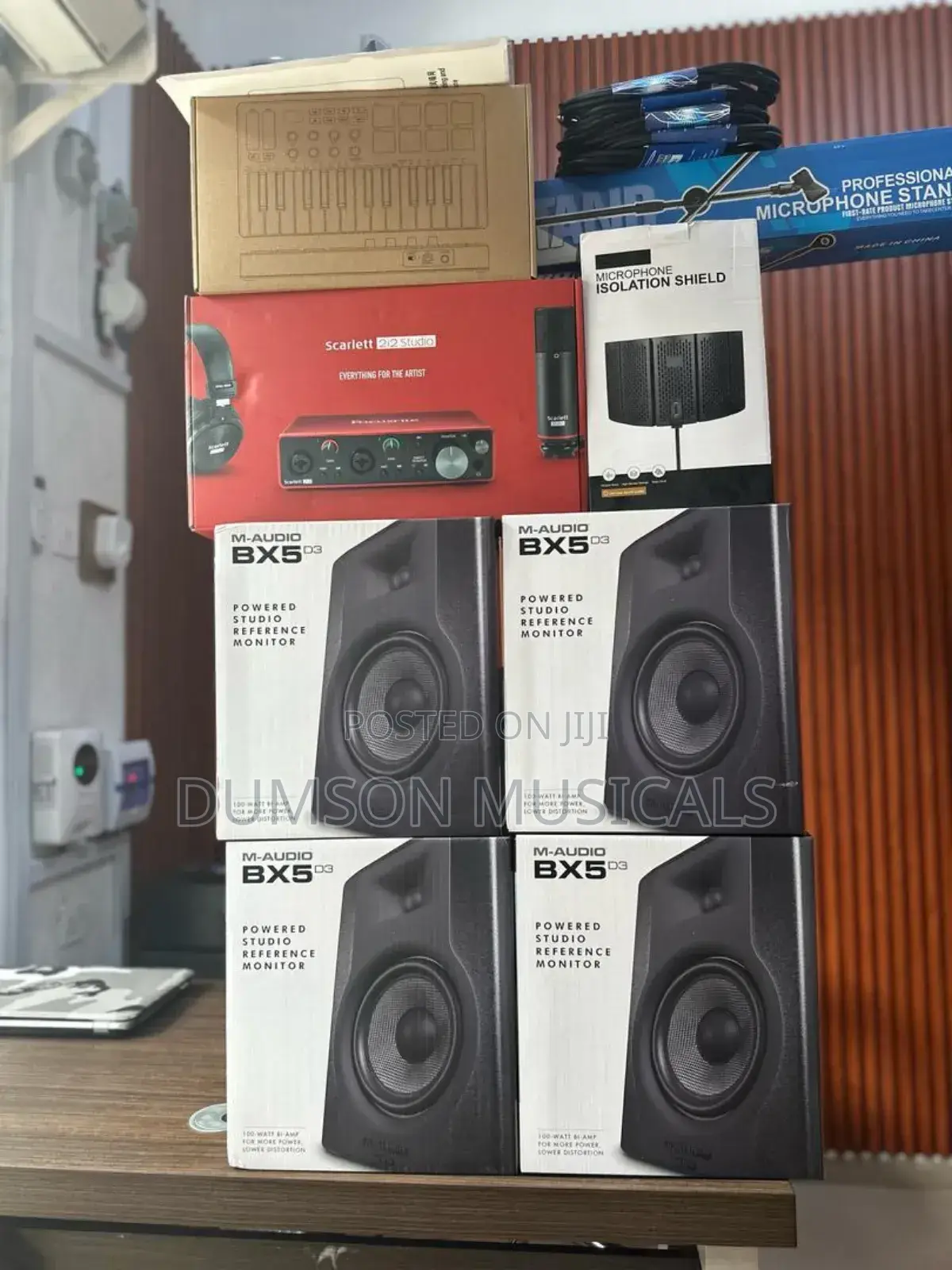 Bx5d3, 2i2 Scarlett, Mic Stand, Midi Keyboard, Vocals Booths