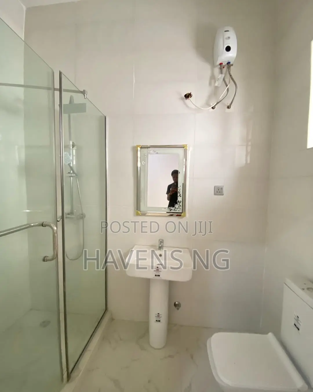 4bdrm Duplex in Chevron for sale
