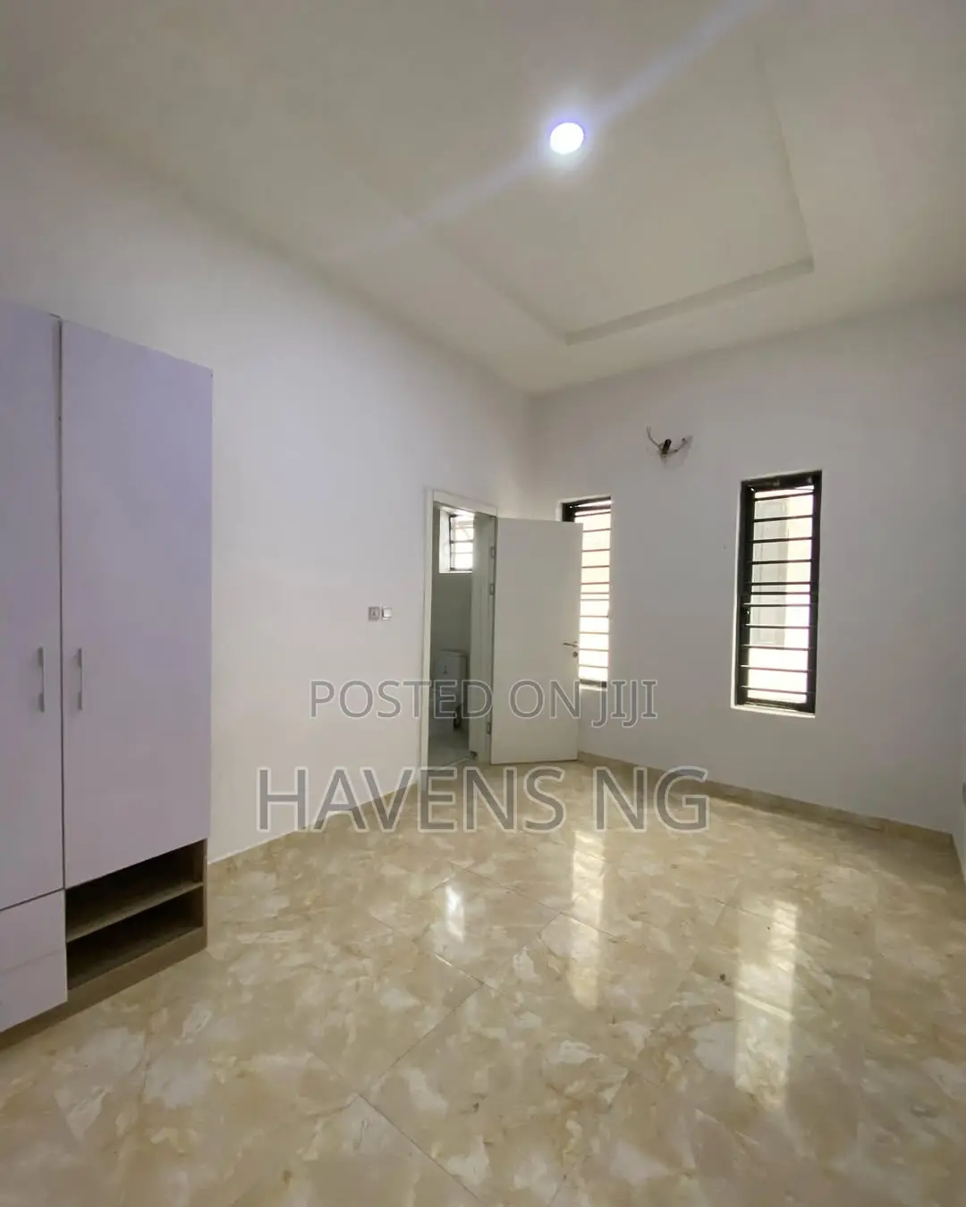 4bdrm Duplex in Chevron for sale