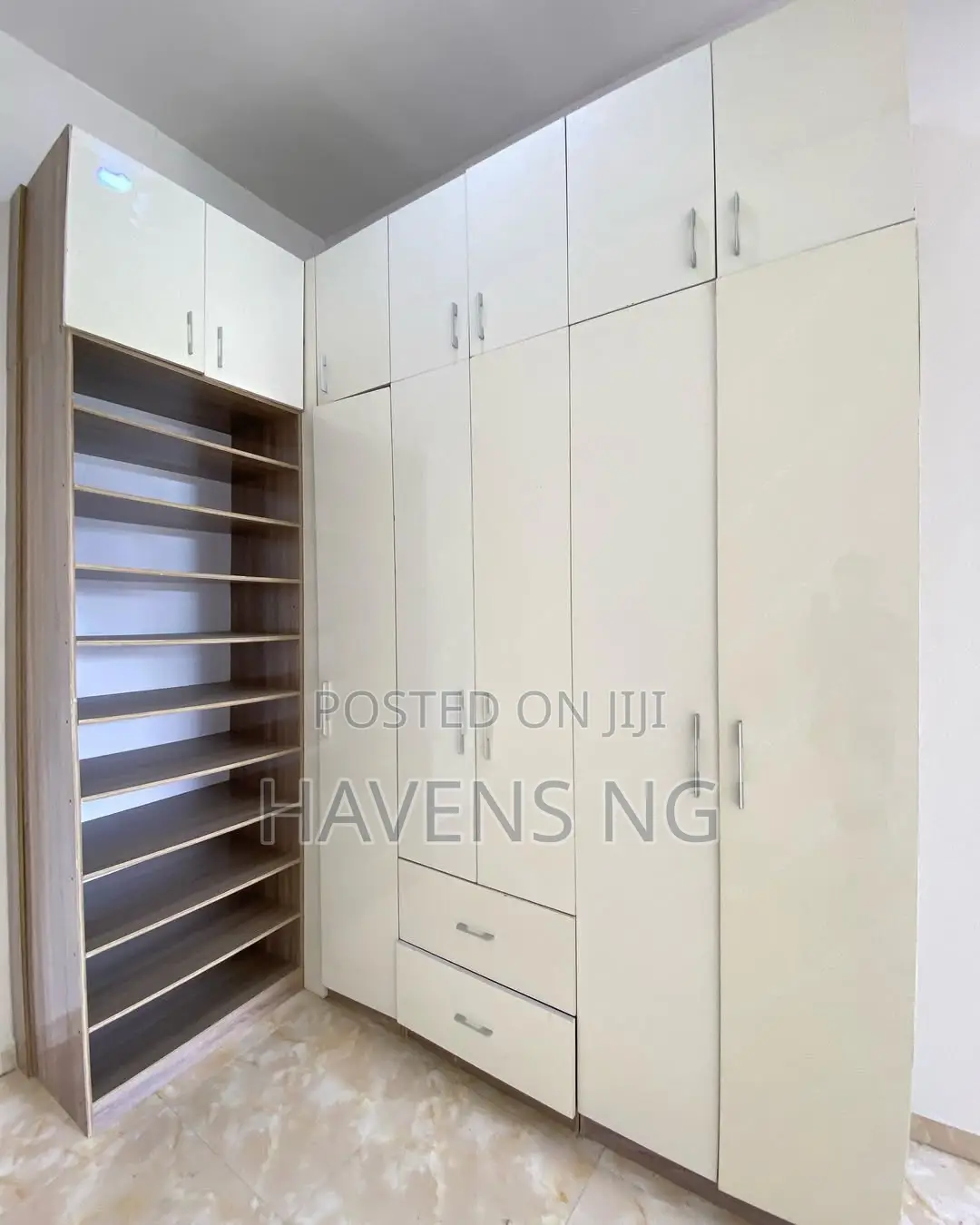 4bdrm Duplex in Chevron for sale