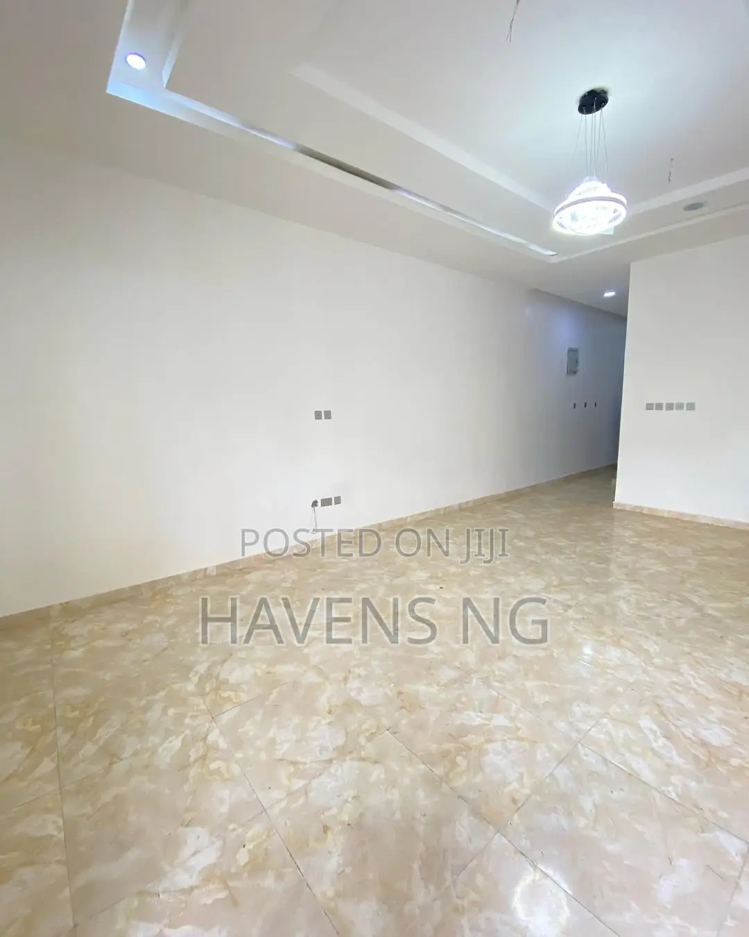 4bdrm Duplex in Chevron for sale