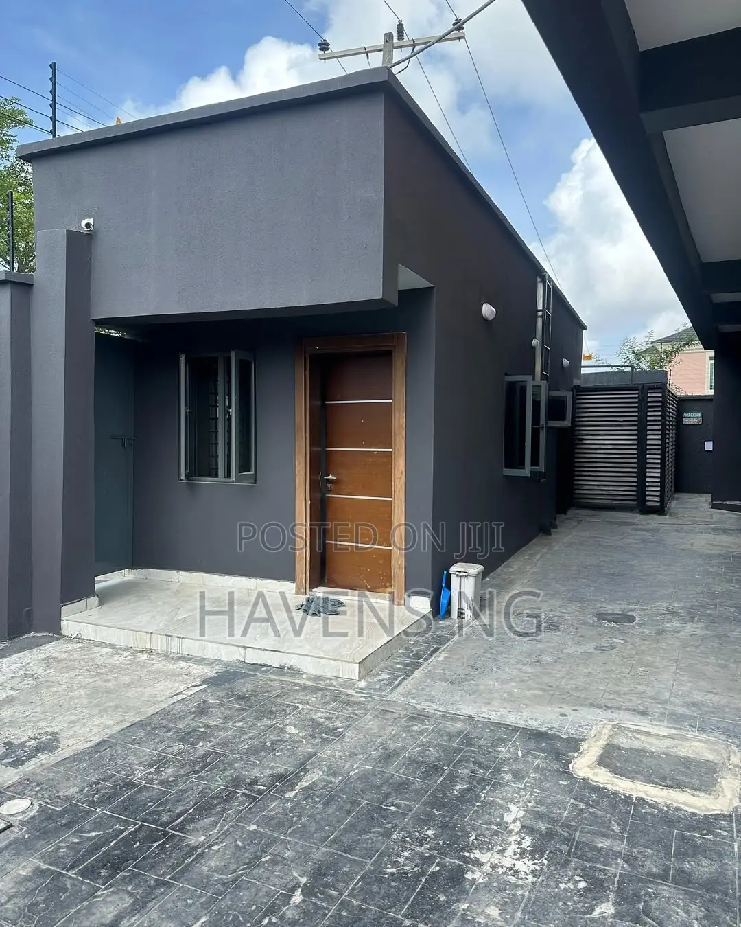 4bdrm Duplex in Chevron for sale