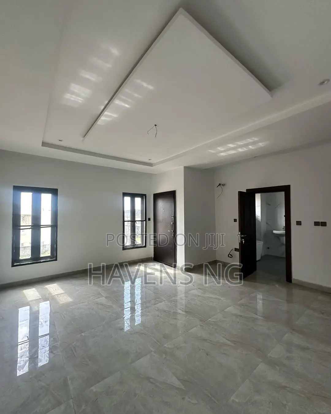 4bdrm Duplex in Chevron for sale