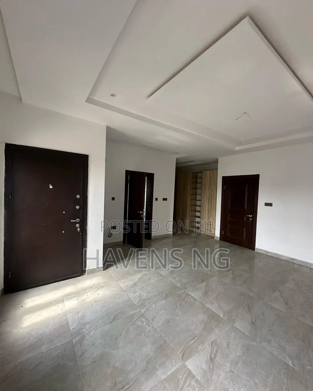 4bdrm Duplex in Chevron for sale