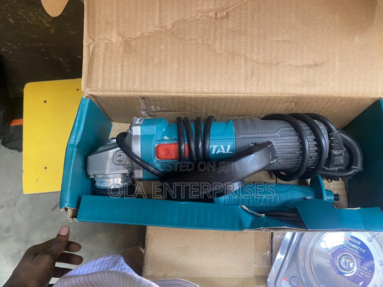 Total Angle Grinder 900w