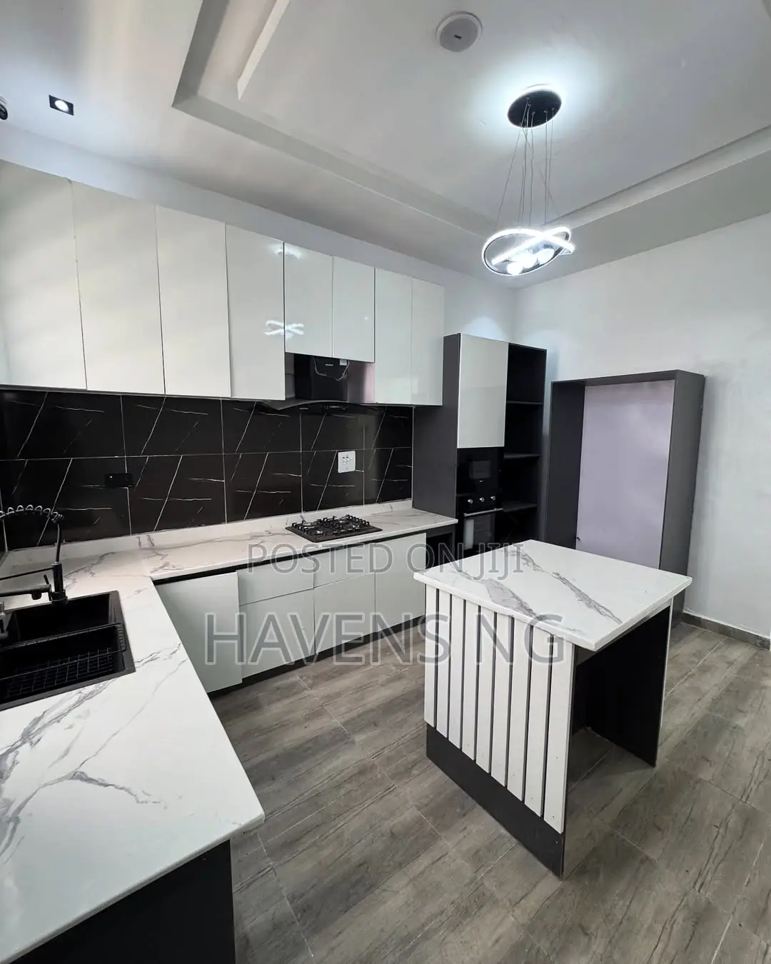 4bdrm Duplex in Agungi for sale