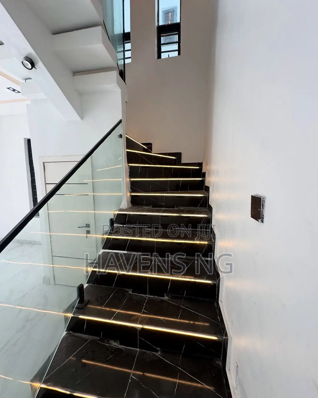 4bdrm Duplex in Agungi for sale