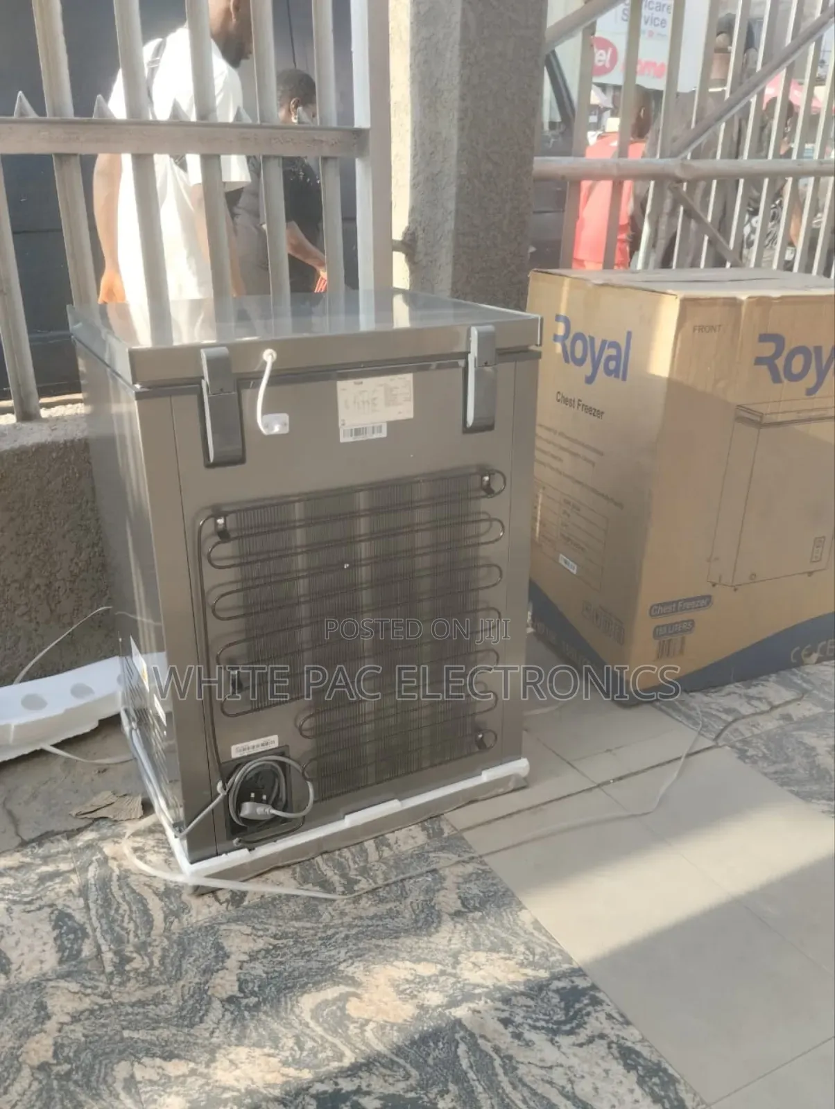 New Royal Deep Freezer 155 L Copper Low Consumption > 1yrs