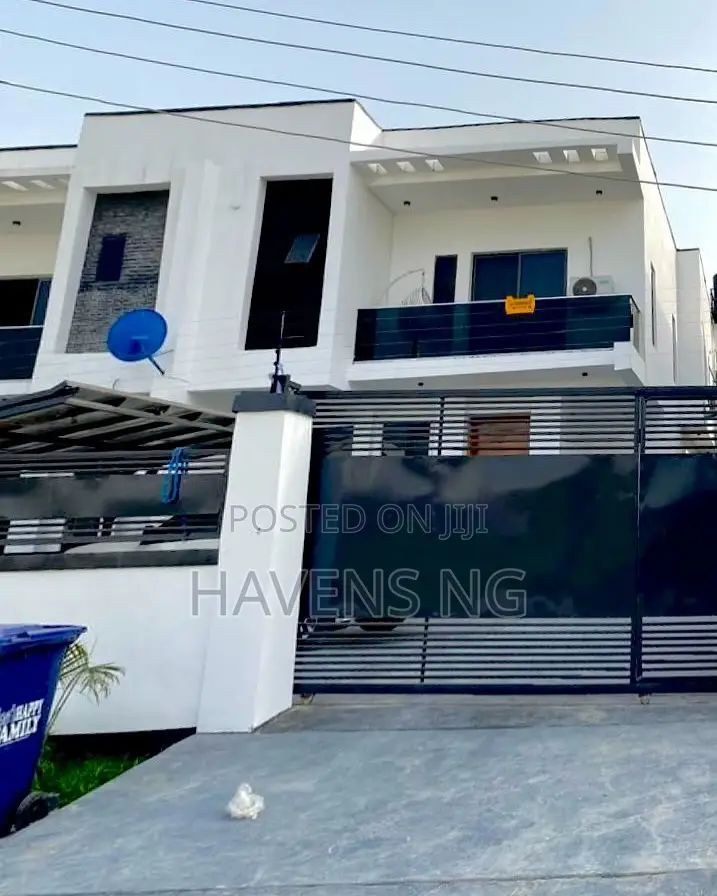 Luxury Smart and Brand New 3 Bedroom Residence.