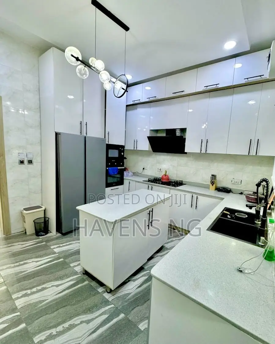 Luxury Smart and Brand New 3 Bedroom Residence.