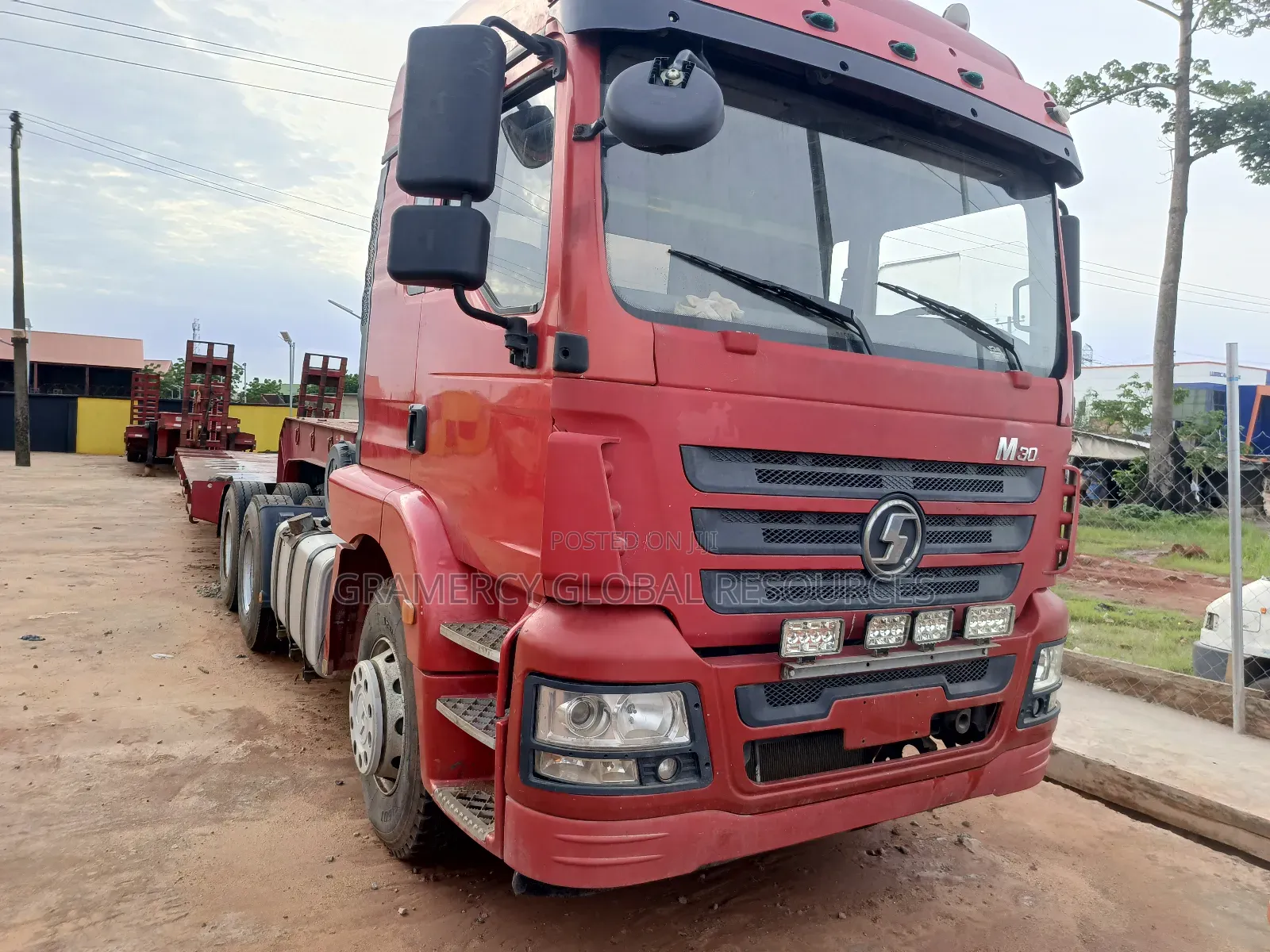 Tokunbo Complete Shacman 40 Tons Lowbed Semi Trailer Truck