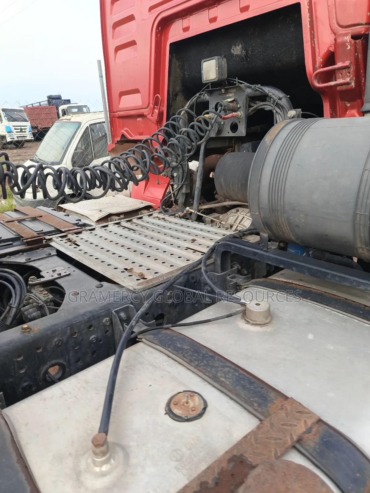 Tokunbo Complete Shacman 40 Tons Lowbed Semi Trailer Truck