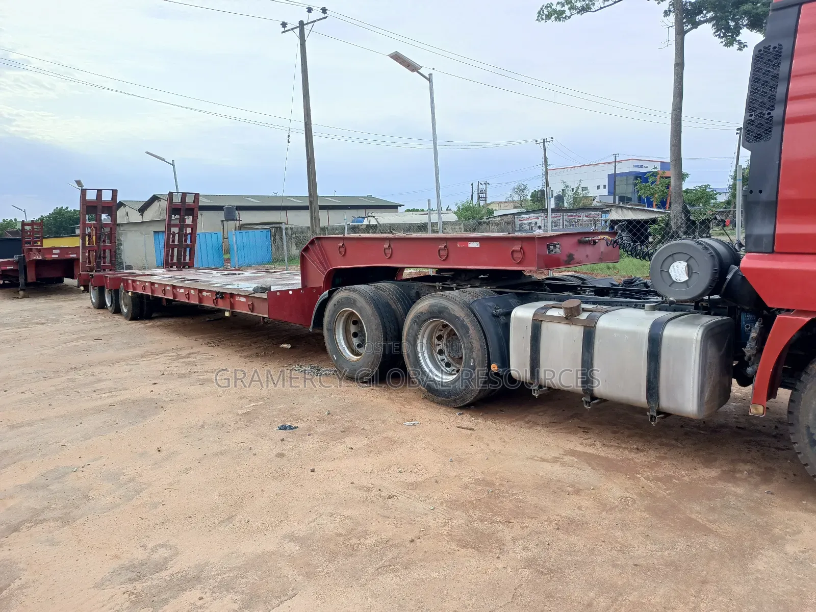 Tokunbo Complete Shacman 40 Tons Lowbed Semi Trailer Truck