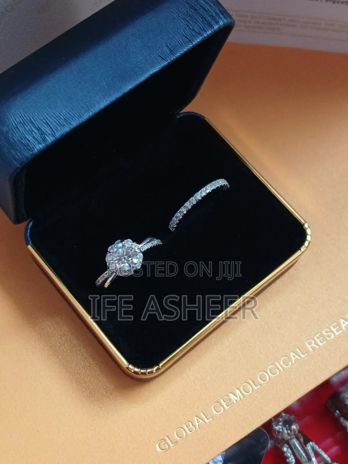 Queen Set Of Mossanite Diamond Stone Wedding Ring - Silver