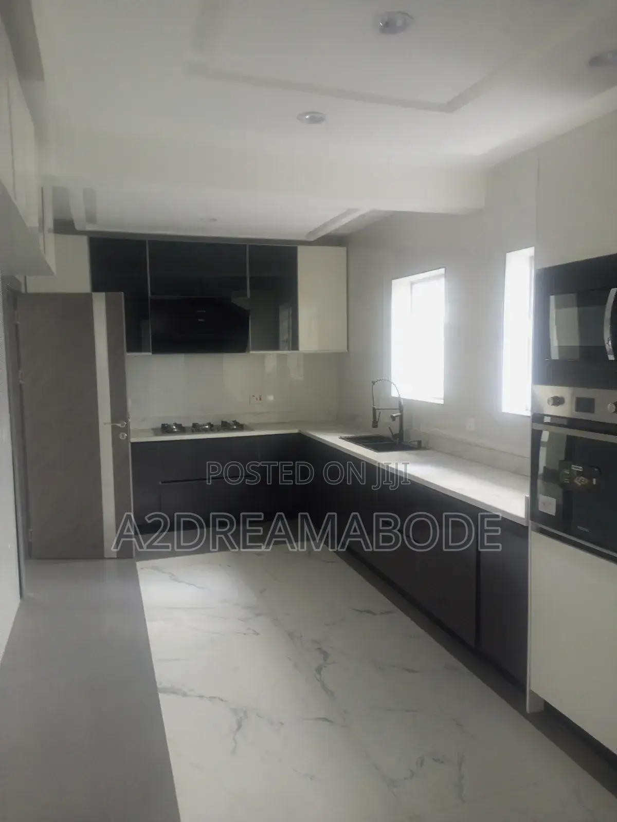 5bdrm Duplex in Magodo Phase 1 for sale