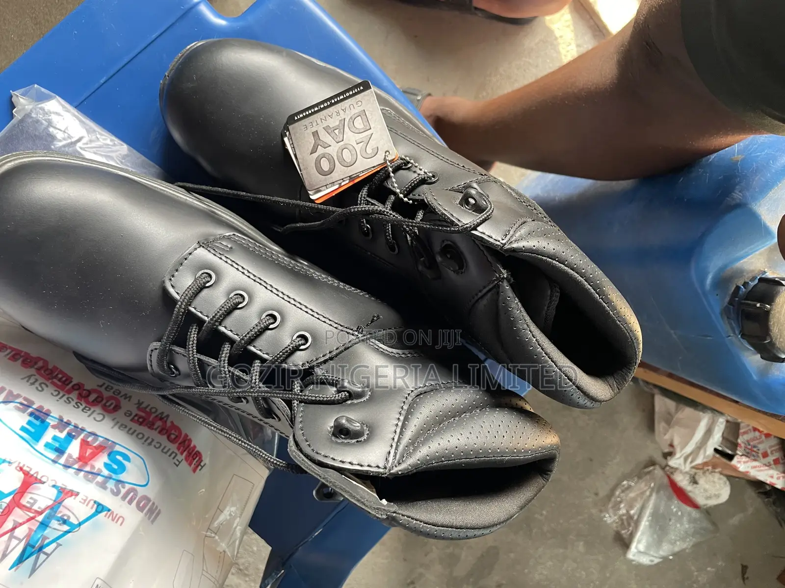 V12 Safety Boot