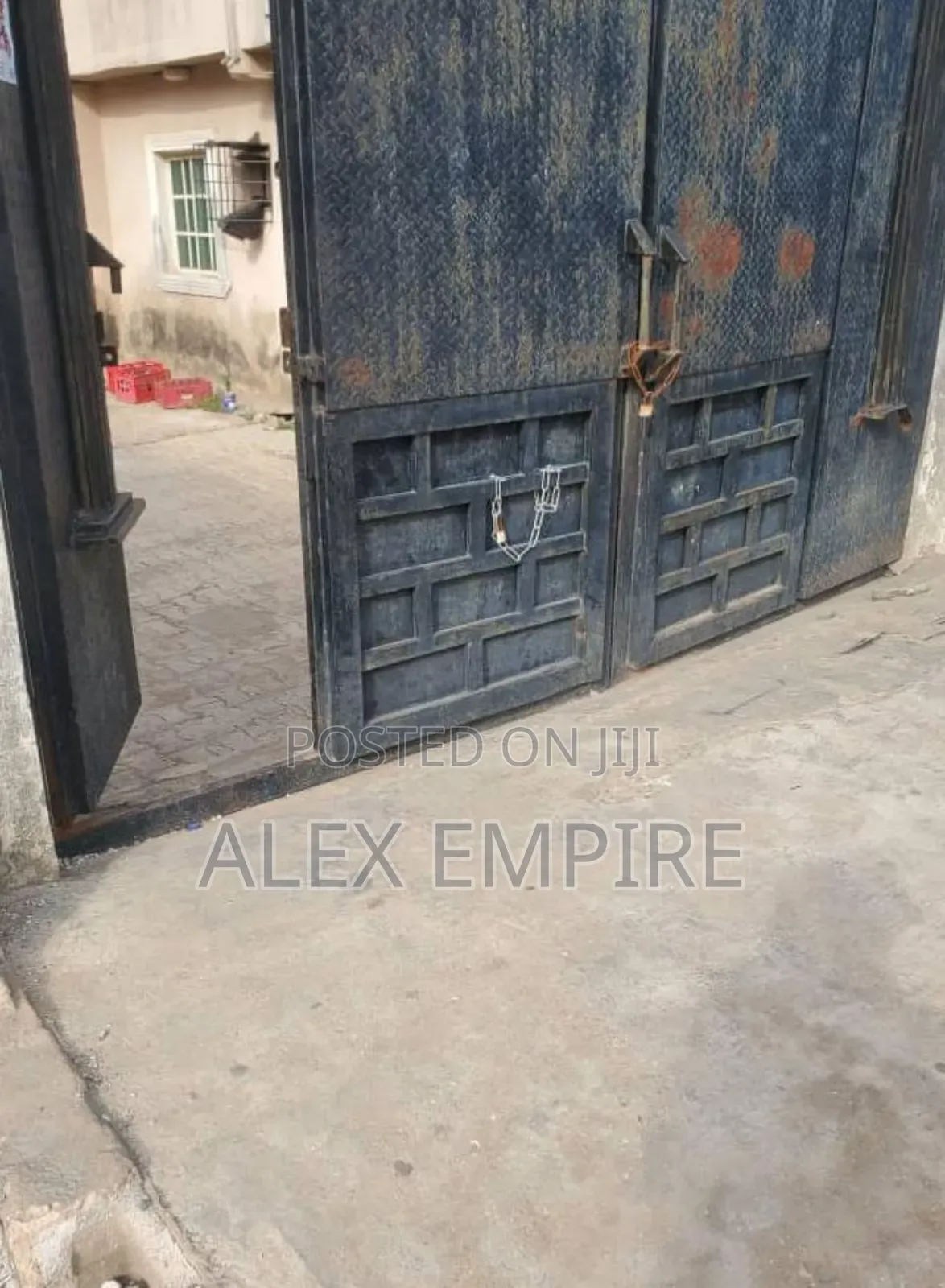 3bdrm Block of Flats in Okota for sale