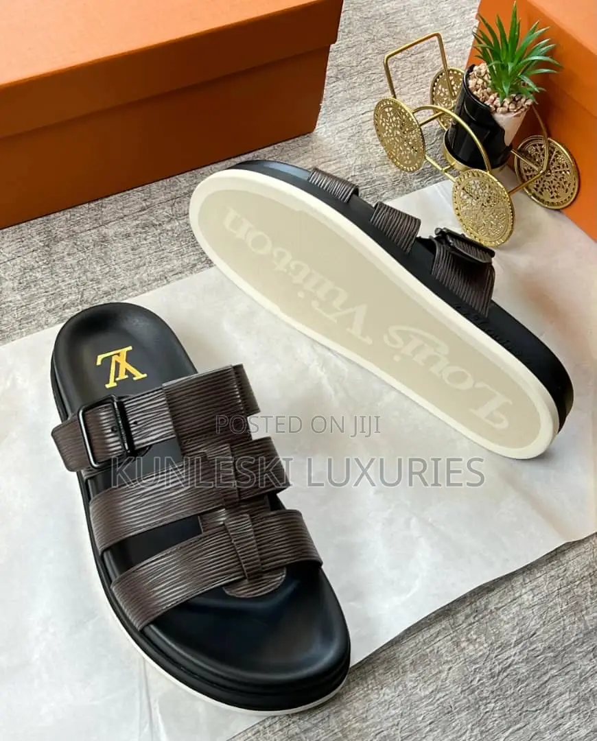 Matured Louis Vuitton Leather Slipperes for Men