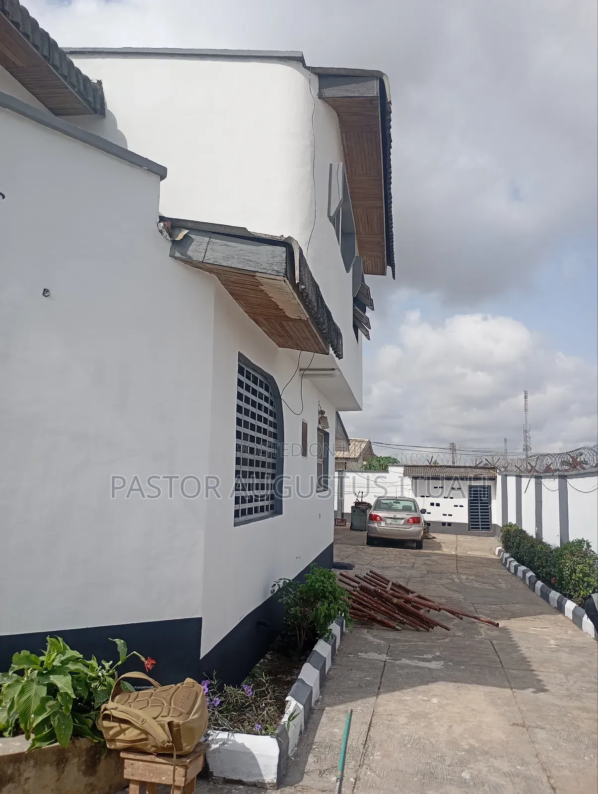 Luxury House Screeder and Painters