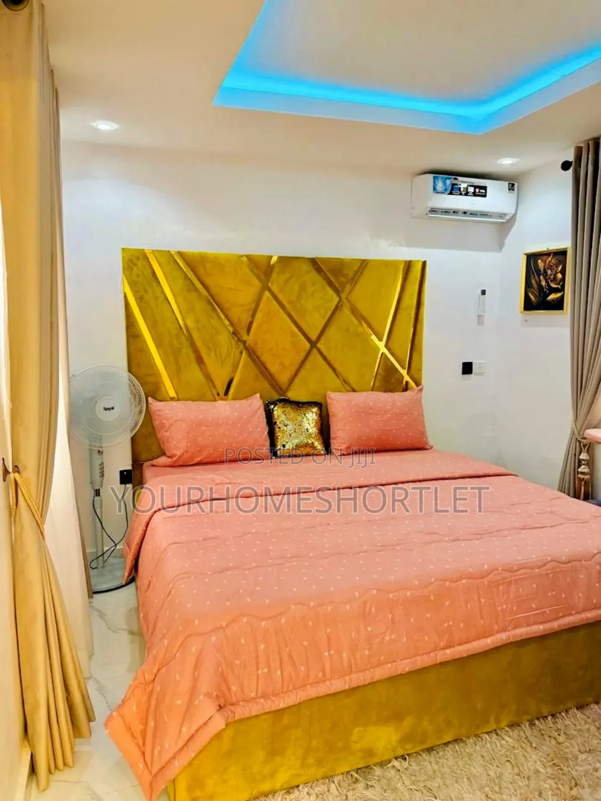 A Room and Parlor With Private Lounge Allows Get Together