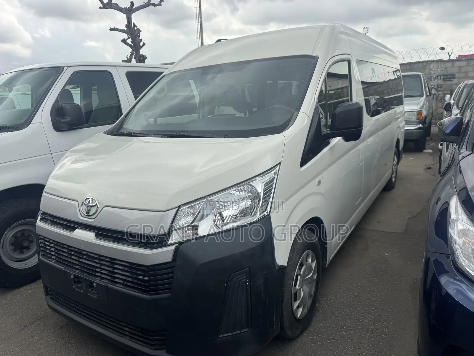 Toyota HiAce 2021 White