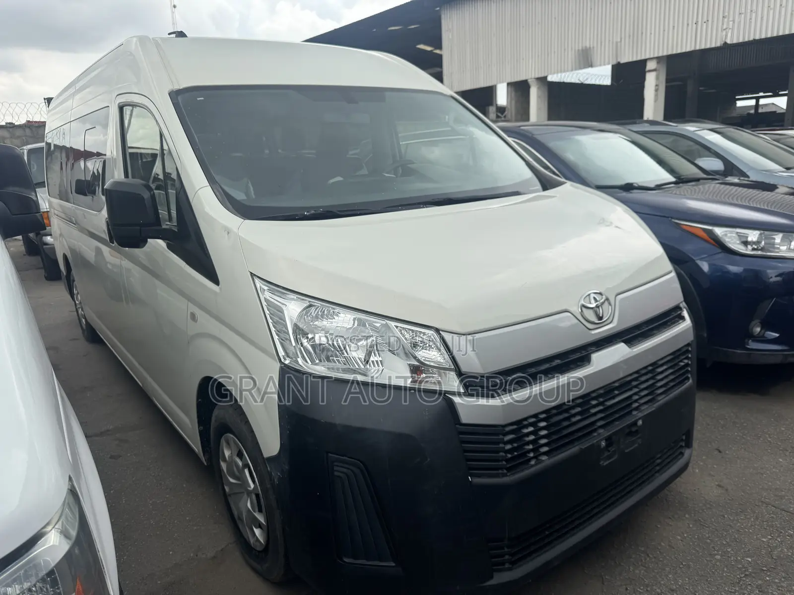Toyota HiAce 2021 White