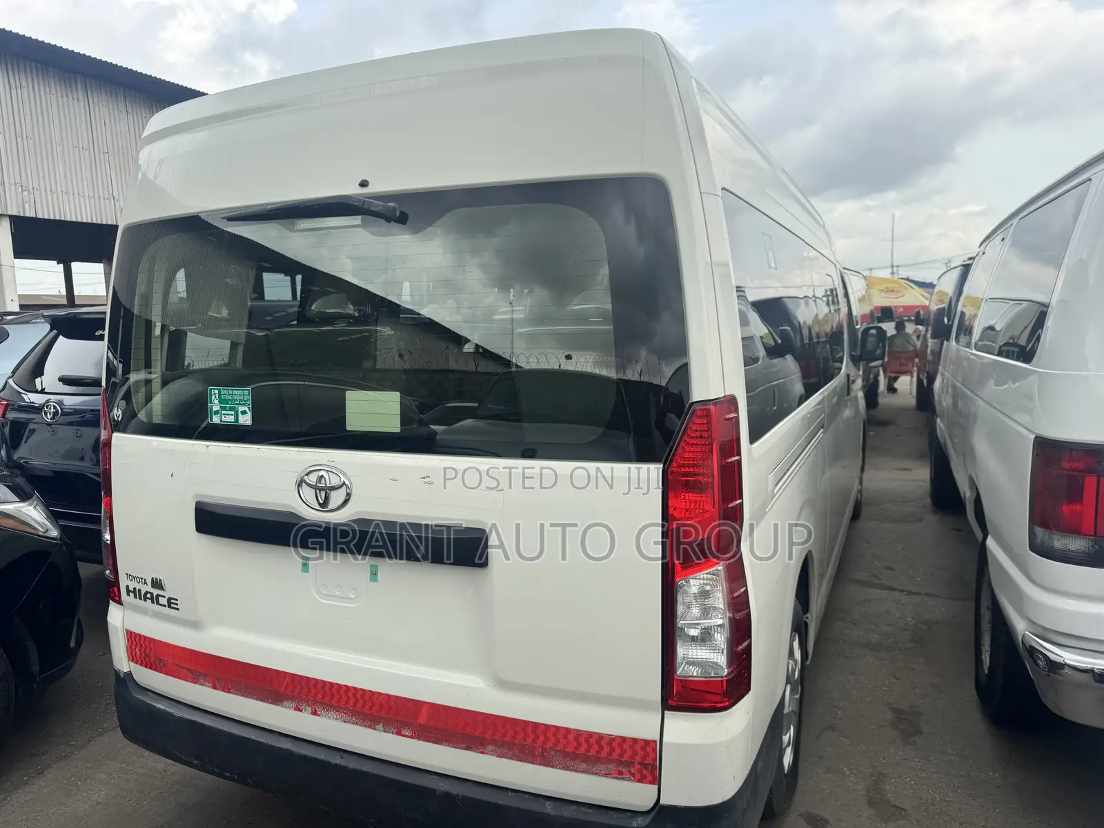 Toyota HiAce 2021 White