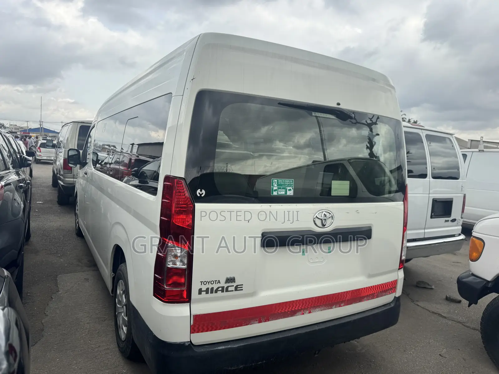 Toyota HiAce 2021 White