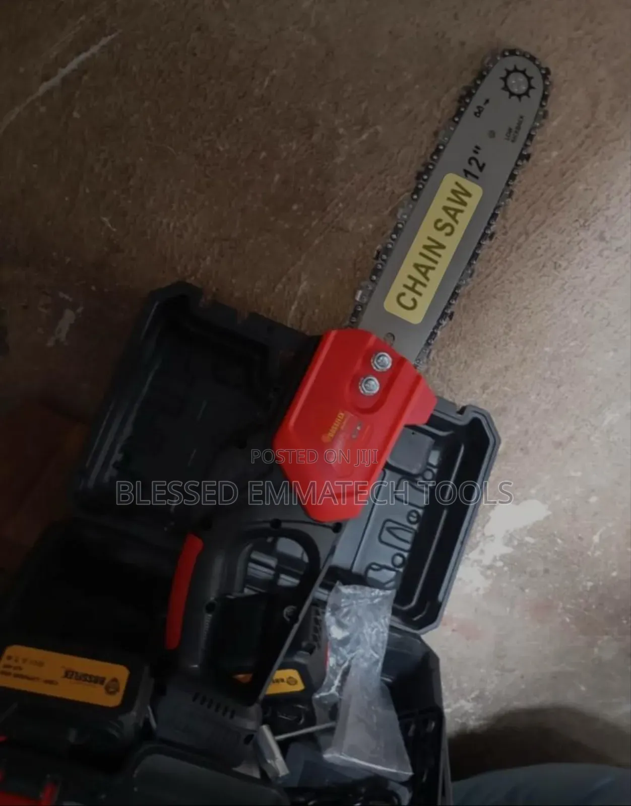 12 Inches Battery Chain Saw Machine