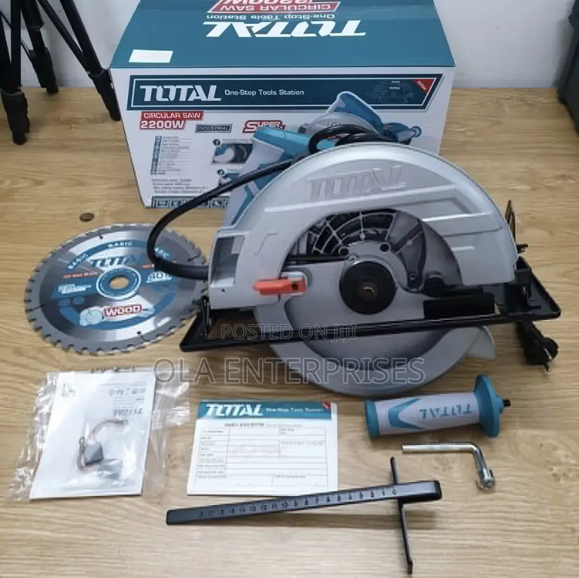 Total 2200w Circular Saw