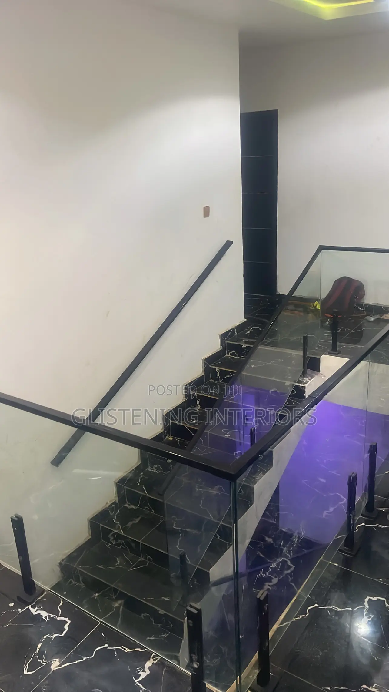 Staircase 10mm Plain Glass With A Big Spigot And Black