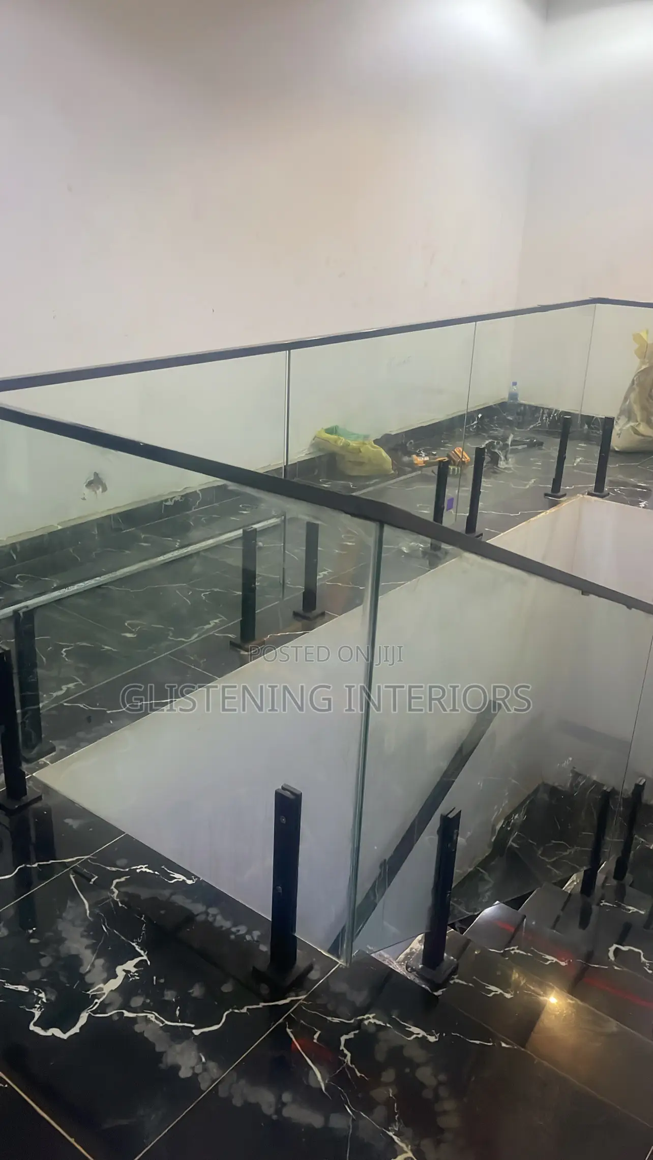 Staircase 10mm Plain Glass With A Big Spigot And Black