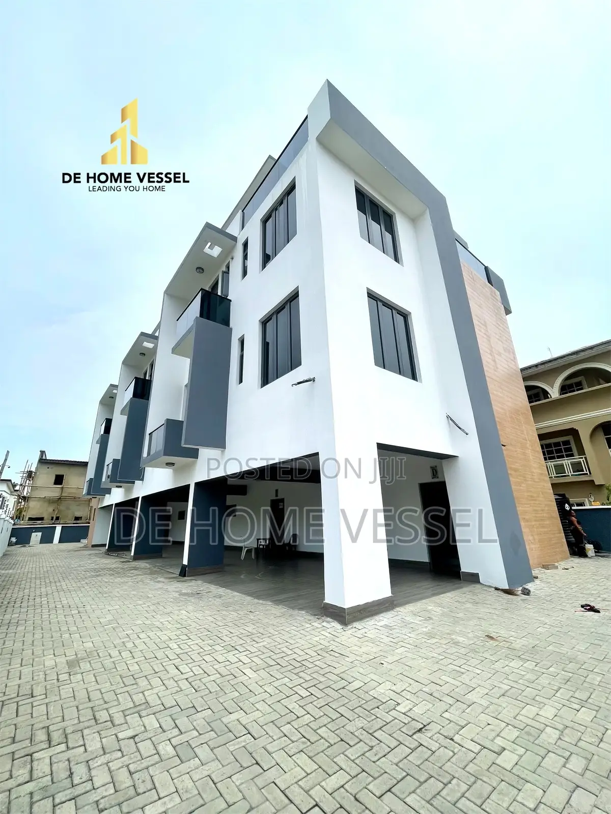 5bdrm Townhouse/Terrace in Ajah for sale