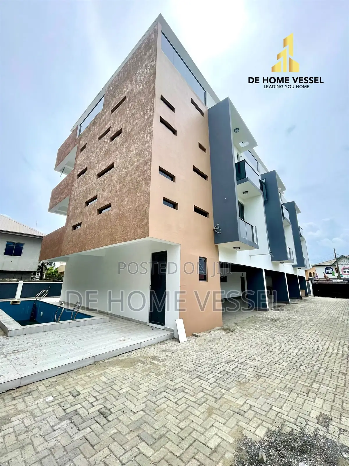 5bdrm Townhouse/Terrace in Ajah for sale