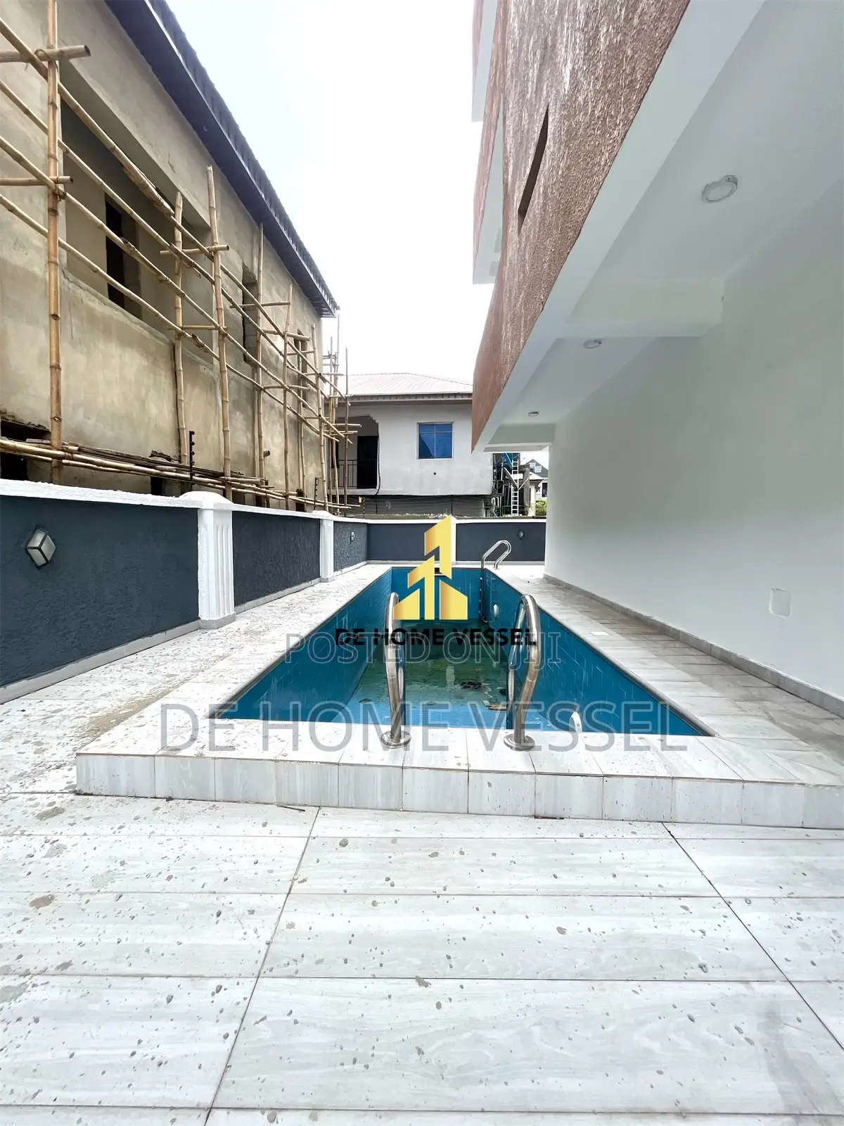 5bdrm Townhouse/Terrace in Ajah for sale