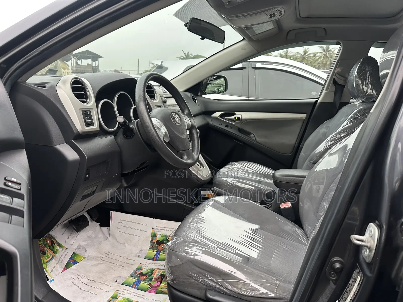 Toyota Matrix S Hatchback FWD (2.4L 4cyl 5A) 2010 Gray