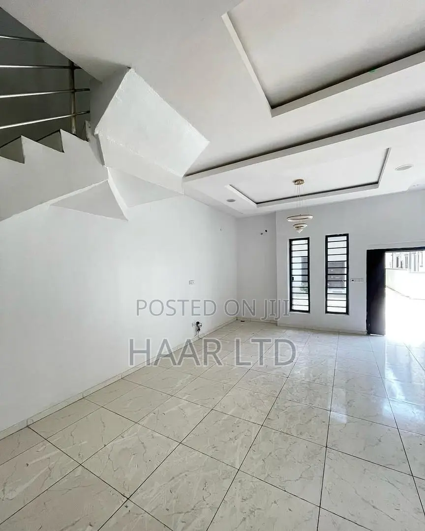 4bdrm Duplex in Lekki Phase 2 for rent