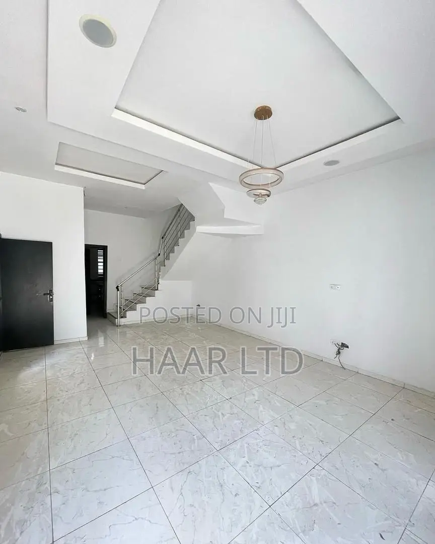4bdrm Duplex in Lekki Phase 2 for rent