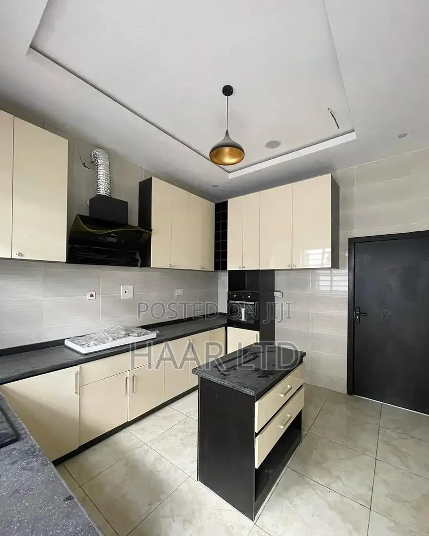 4bdrm Duplex in Lekki Phase 2 for rent