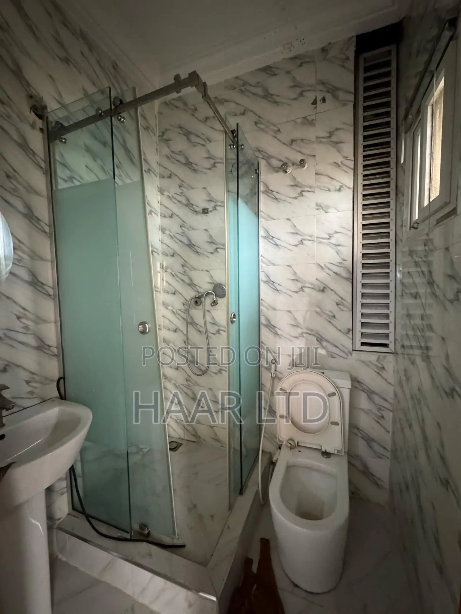 3bdrm Apartment in Lekki Phase 1 for rent