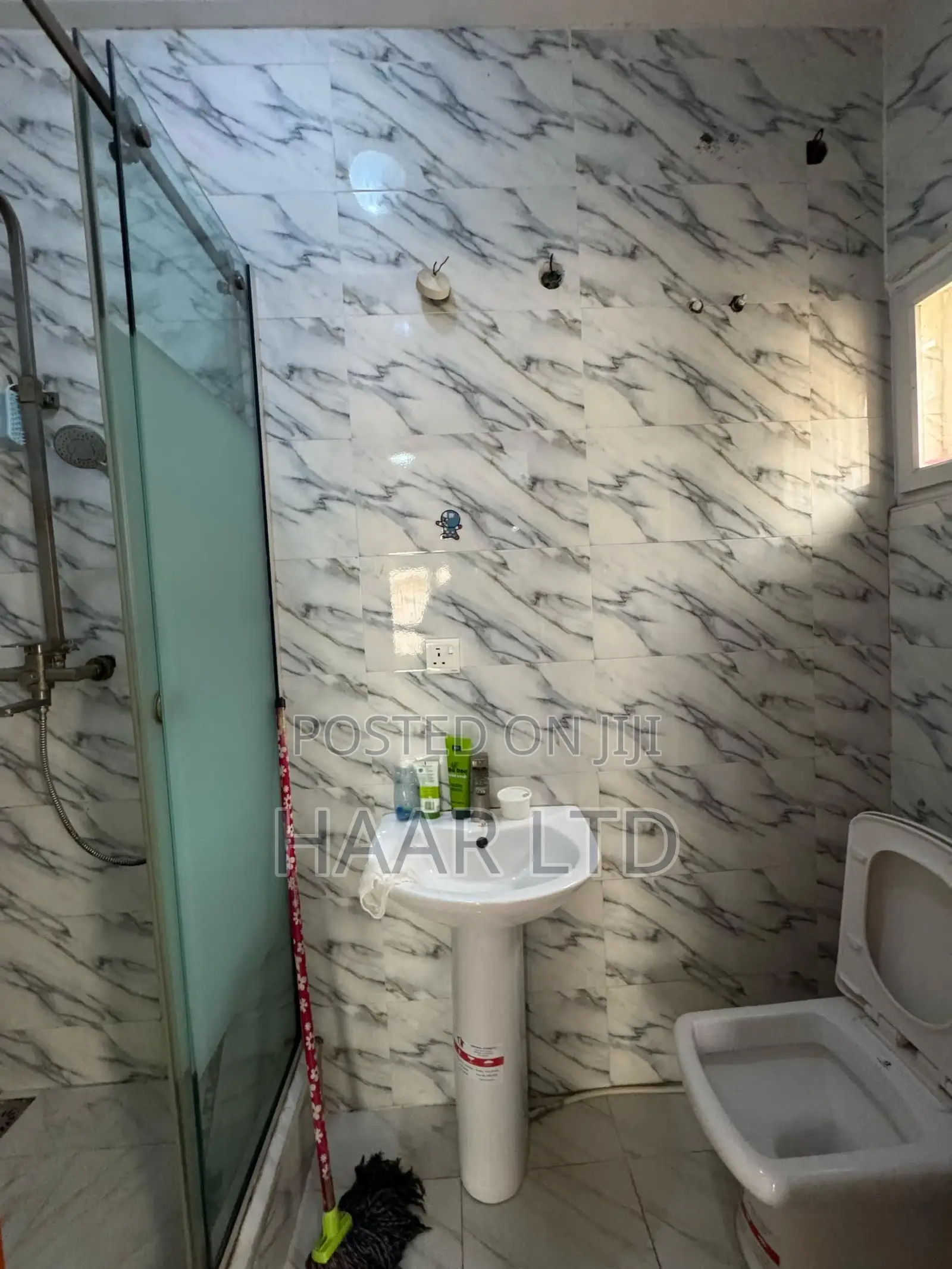 3bdrm Apartment in Lekki Phase 1 for rent